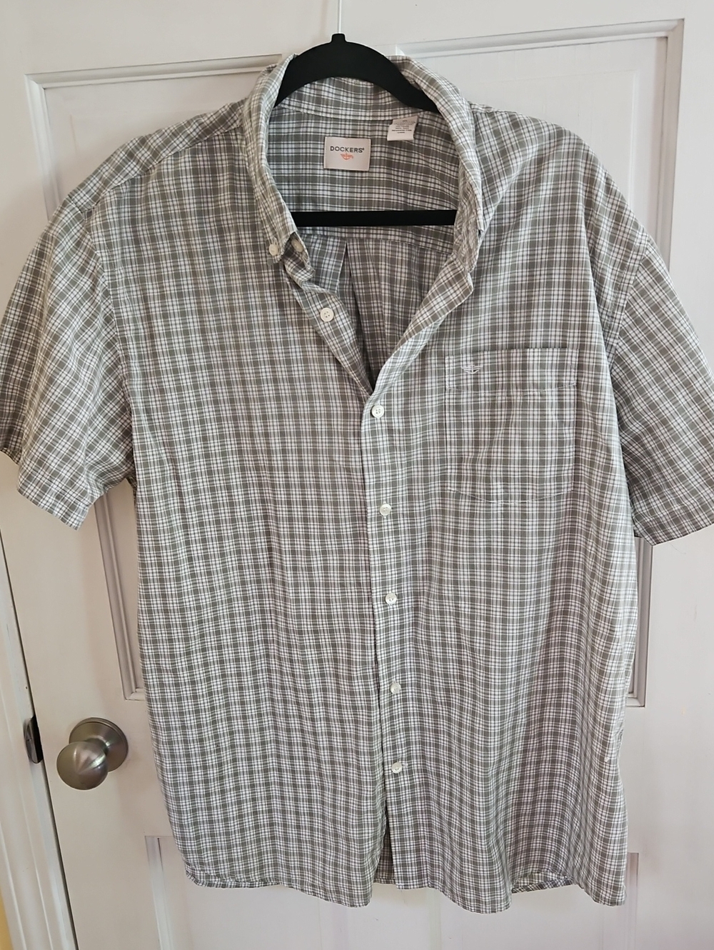 Dockers Short-Sleeve Plaid Button-Down Shirt in Gray/Green and White